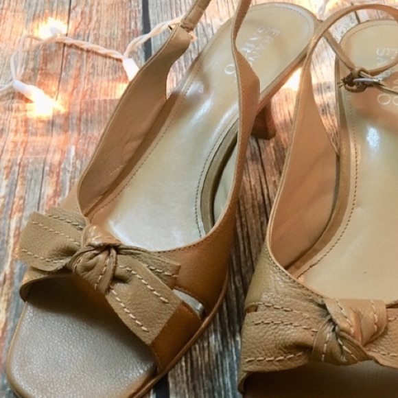 SOLD ❌ Franco Sarto | Bow Tan Slingback Kitten - Picture 2 of 5